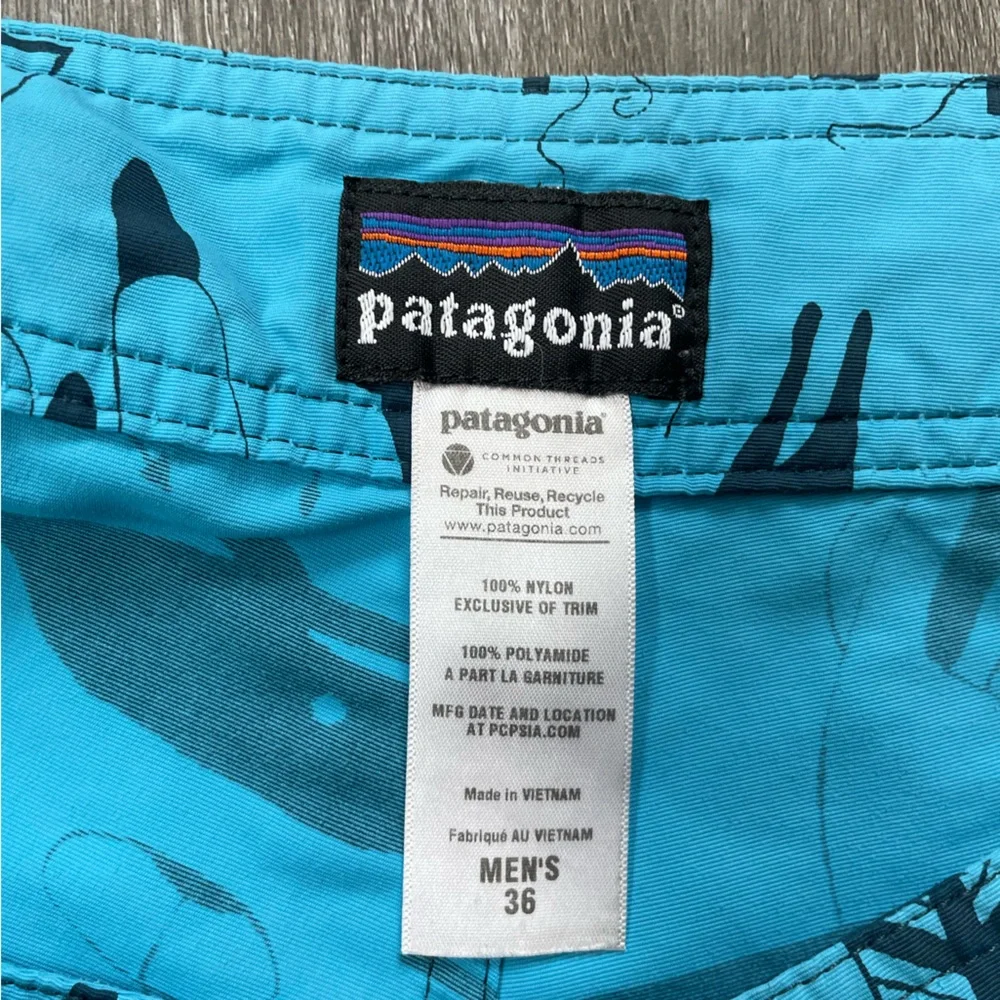 Patagonia Men’s Blue Patterned Wavefarer Swim Board Shorts - Picture 6 of 7
